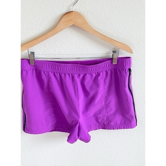 Fabletics Women's Shorts Purple Run Eloise Side Zipper Stretchy Pockets Medium - Picture 2 of 6